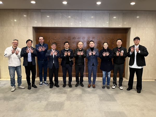 典的比赛瞬